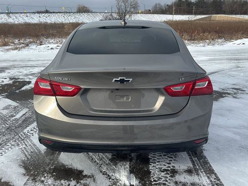 Used 2017 Chevrolet Malibu LT image 4