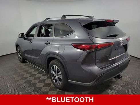 Used 2023 Toyota Highlander XLE image 6