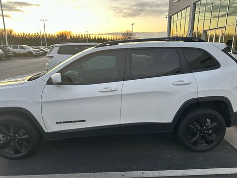 Certified 2021 Jeep Cherokee Latitude Plus w/ Sun & Sound Group image 6