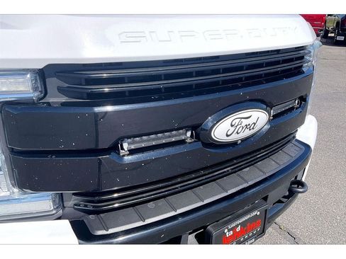 Used 2018 Ford F350 Lariat w/ Lariat Ultimate Package AWD/4WD image 31