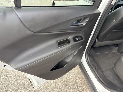 Used 2022 Chevrolet Equinox Premier image 16