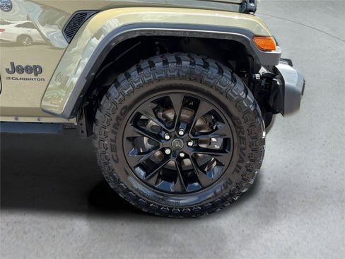 Used 2025 Jeep Gladiator Sport AWD/4WD image 33
