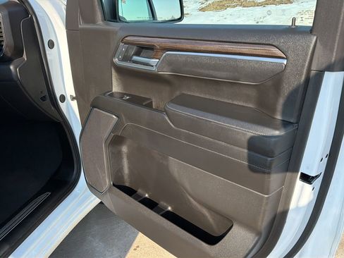 Used 2025 Chevrolet Silverado 1500 LT image 10