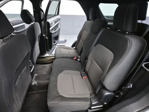 Used 2017 Ford Explorer XLT AWD/4WD image 33