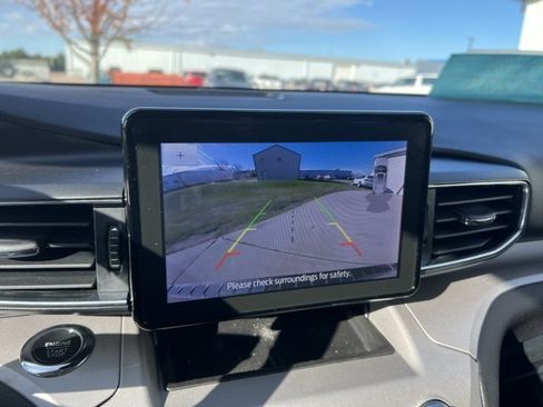 Used 2023 Ford Explorer XLT image 23