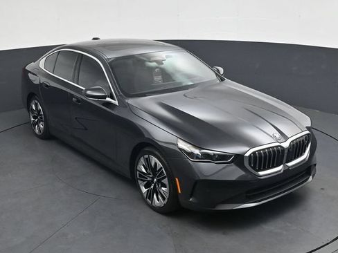 Used 2025 BMW i5 eDrive40i w/ Premium Package RWD image 25