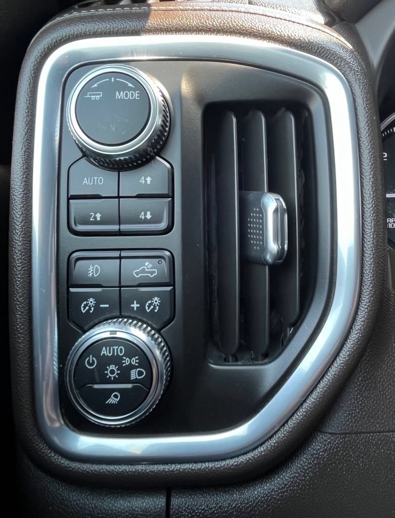Used 2022 GMC Sierra 1500 SLT w/ Driver Alert Package II AWD/4WD image 14