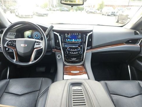 Used 2019 Cadillac Escalade ESV Luxury image 9