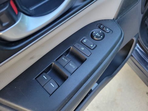 Used 2017 Honda CR-V Touring image 22