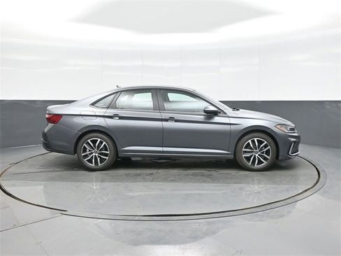 New 2026 Volkswagen Jetta SE image 8