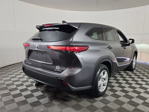 Used 2022 Toyota Highlander LE AWD/4WD image 7