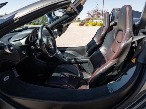 Used 2016 McLaren 650S Spider image 50