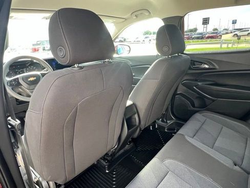 Used 2025 Chevrolet Trax LS w/ LS Convenience Package FWD image 11