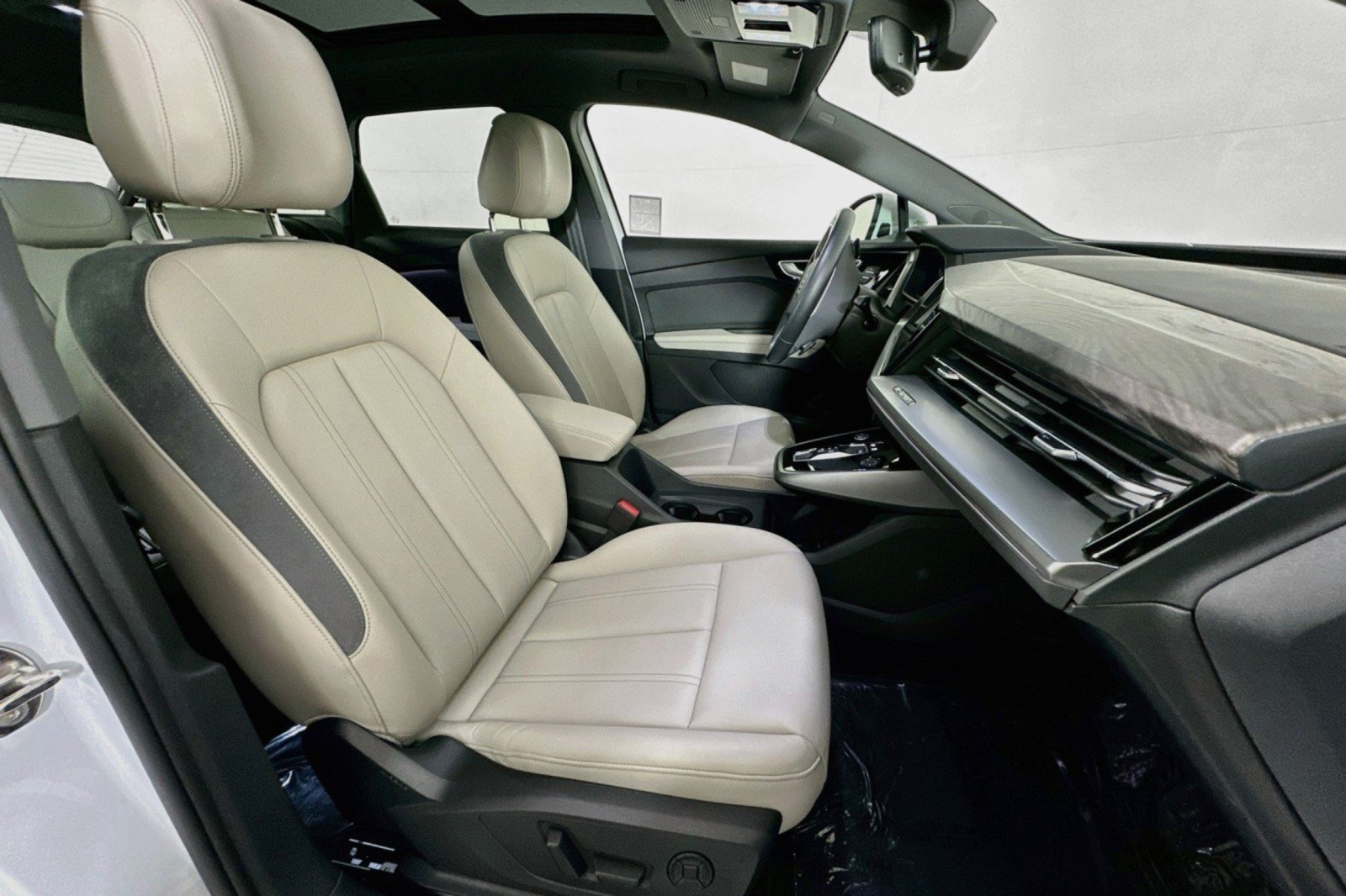 Used 2023 Audi Q4 e-tron Premium Plus w/ Premium Plus AWD/4WD image 8