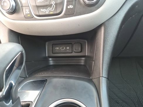 Used 2024 Chevrolet Equinox LS w/ LS Convenience Package image 22