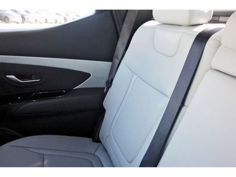 Certified 2025 Hyundai Santa Cruz Limited image 14