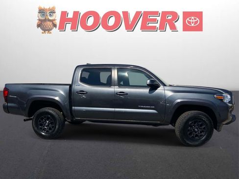 Used 2022 Toyota Tacoma SR5 w/ Technology Package image 2