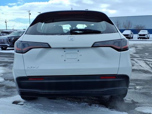 Used 2023 Honda HR-V LX image 9