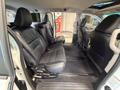 Used 2017 Toyota Sienna SE FWD image 46