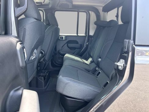 Certified 2025 Jeep Gladiator Sport AWD/4WD image 14