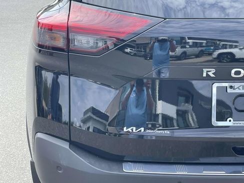 Used 2023 Nissan Rogue SL image 10