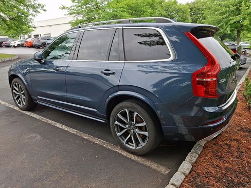 Used 2019 Volvo XC90 T6 Momentum w/ Protection Package Premier AWD/4WD image 4