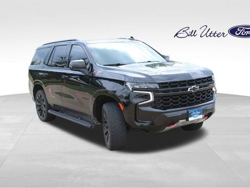 Used 2023 Chevrolet Tahoe Z71 w/ Luxury Package AWD/4WD image 3