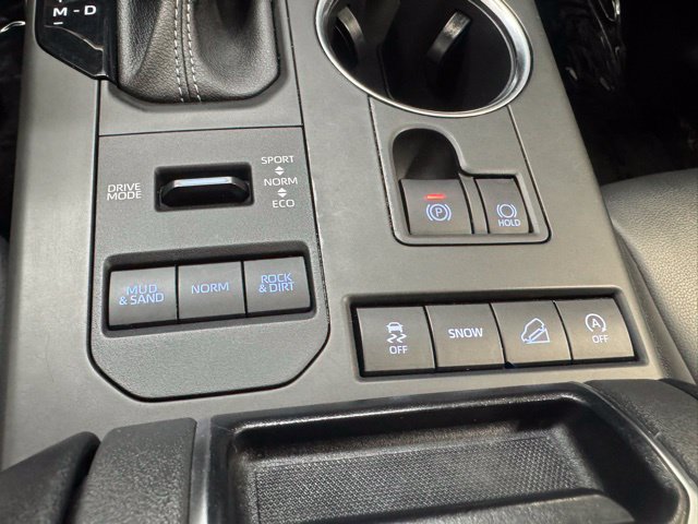 Used 2022 Toyota Highlander XLE AWD/4WD image 25