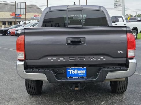 Used 2017 Toyota Tacoma SR5 w/ Tow Package RWD image 8