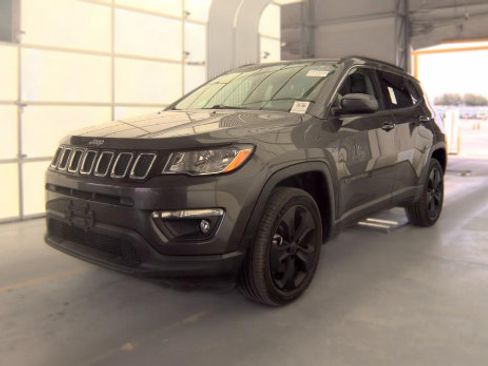 Used 2017 Jeep Compass Latitude w/ Popular Equipment Group AWD/4WD image 1