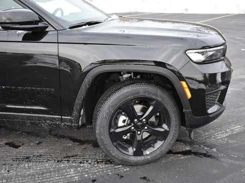 New 2025 Jeep Grand Cherokee Altitude image 3