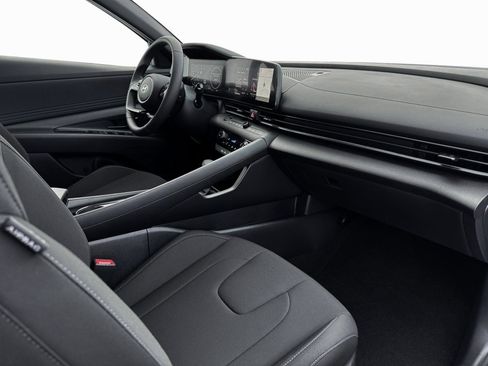 New 2025 Hyundai Elantra SEL image 15