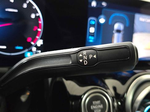 Used 2025 Mercedes-Benz GLA 250 4MATIC image 36