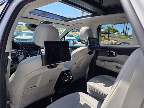 Used 2022 Kia Sorento EX w/ Panoramic Sunroof Package FWD image 19