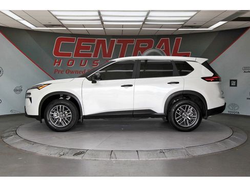 Certified 2024 Nissan Rogue S image 3