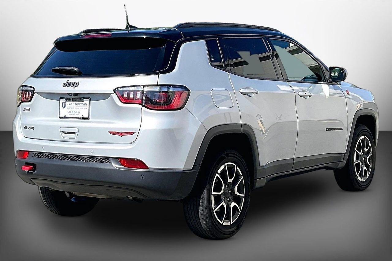 Certified 2024 Jeep Compass Trailhawk AWD/4WD image 8