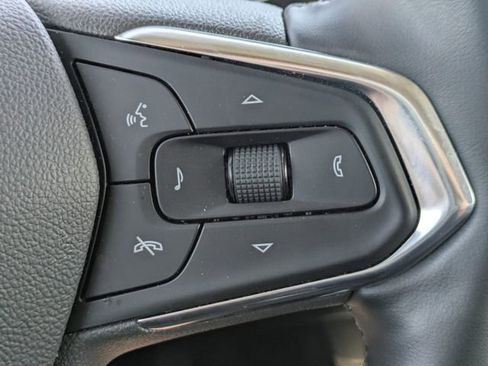Used 2025 Chevrolet Trax LT w/ LT Convenience Package FWD image 25