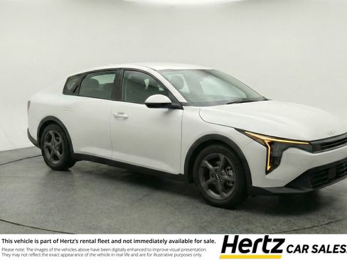 Used 2025 Kia K4 LXS image 1