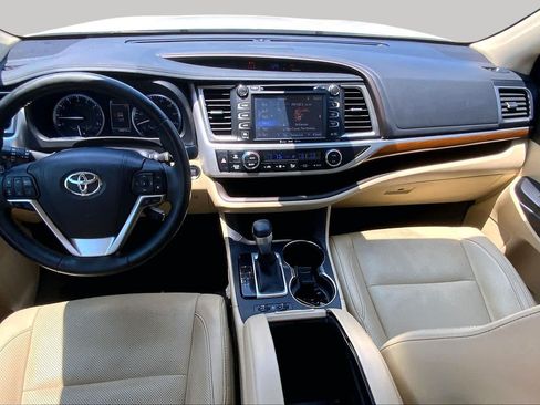 Used 2017 Toyota Highlander Limited FWD image 16