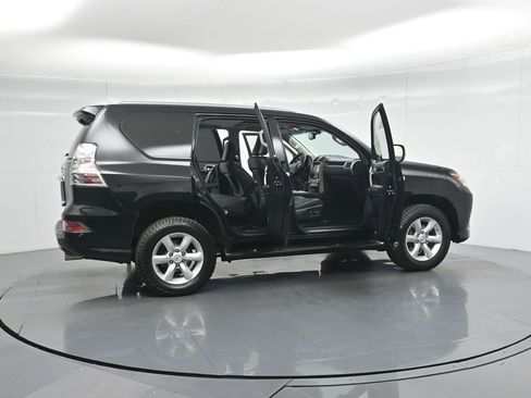 Used 2017 Lexus GX 460 w/ Navigation Package image 4