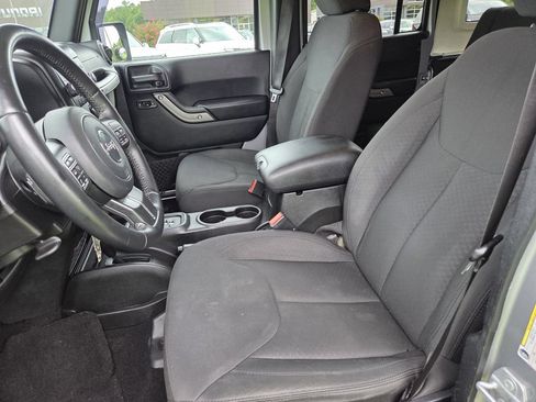 Used 2018 Jeep Wrangler Unlimited Sport S AWD/4WD image 11