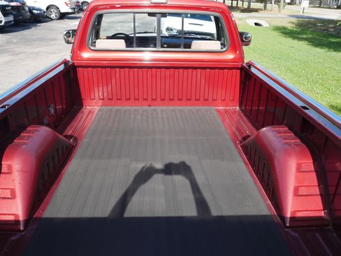 Used 1992 Dodge D/W Truck 150 RWD image 41