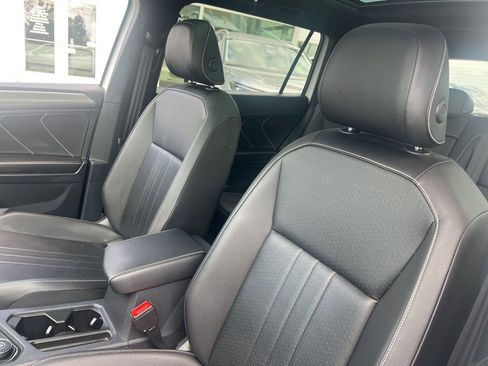 Used 2022 Volkswagen Tiguan SE R-Line AWD/4WD image 14