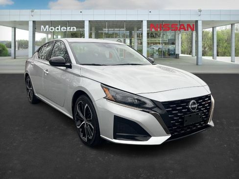 Certified 2024 Nissan Altima 2.5 SR image 5