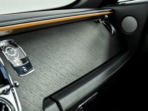 Used 2018 Rolls-Royce Wraith RWD image 30