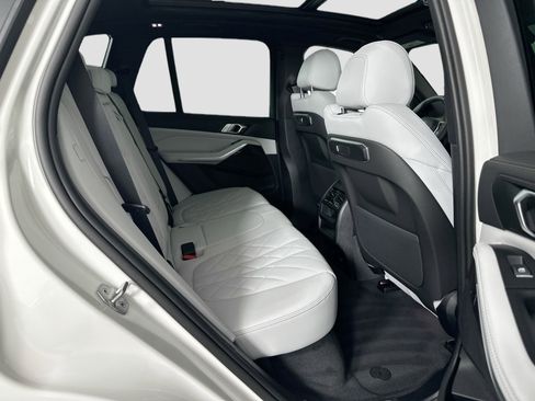 Used 2026 BMW X5 xDrive40i w/ Parking Assistance Package image 18