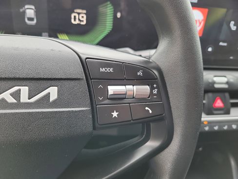 Used 2025 Kia K4 FWD image 14