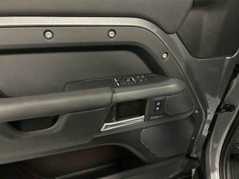 Used 2023 Land Rover Defender 90 X image 12