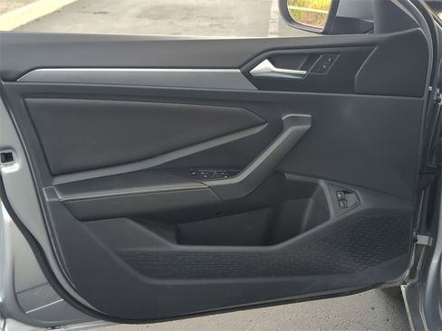 Used 2024 Volkswagen Jetta SE image 17