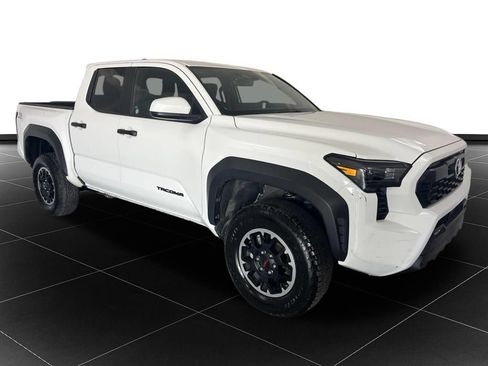 Used 2025 Toyota Tacoma TRD Off-Road AWD/4WD image 7